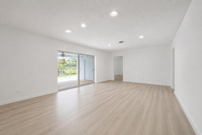 Photo - 1301 SW 8th St (Boca Raton, FL) House