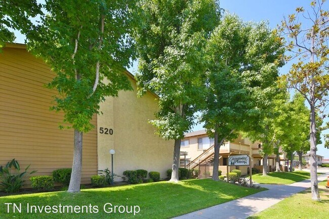 Foto del edificio - 510-520 E Orangewood Ave