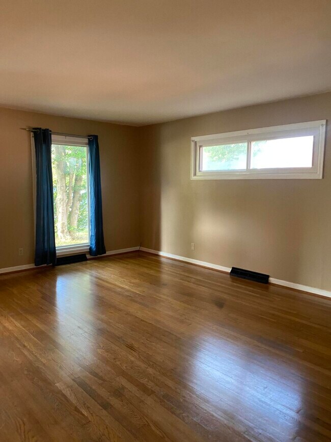 Foto del edificio - 1907 Port Royal Ct