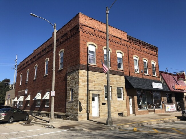Building Photo - 18 W Main St