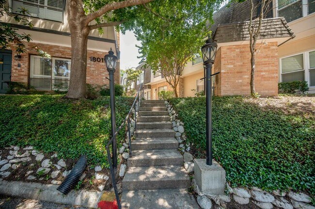 Building Photo - 1803 Stoney Brook Dr