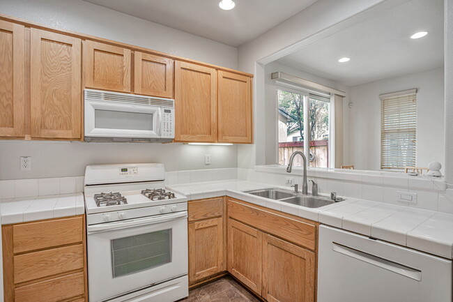 Foto del edificio - 1658 Glenmore Dr
