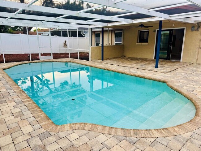 Foto del edificio - 6846 Westend Ave