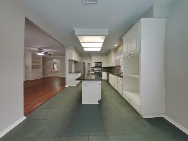 Foto del edificio - 7302 Emerald Glen Dr