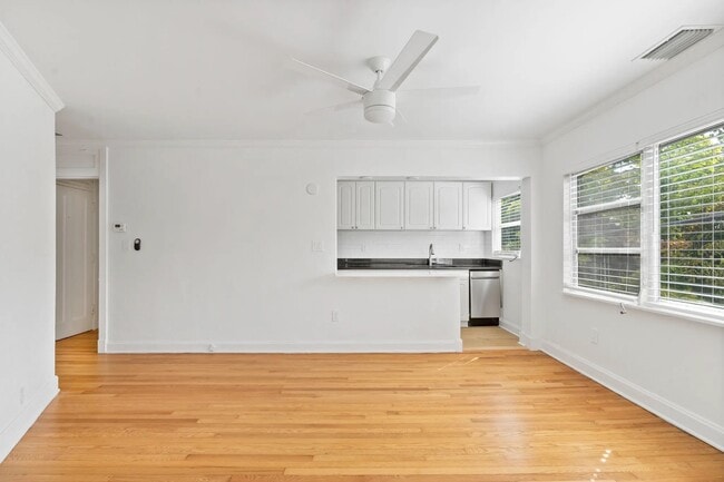 Building Photo - Gunby