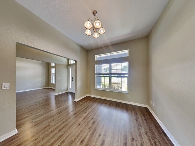 Building Photo - 304 Mendoza St