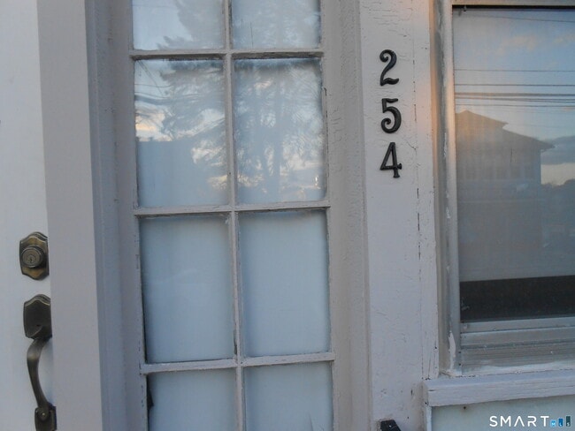 Building Photo - 254 Wayne St