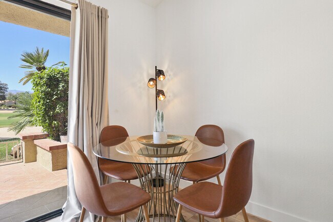 Foto del edificio - 40551 La Costa Cir W