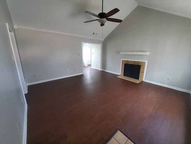 Building Photo - 7643 Ivy Hollow Dr