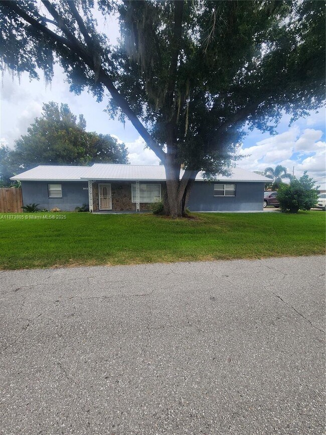 Building Photo - 3012 Parkwood Rd