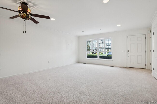 Foto del edificio - 37 Weatherby Ln