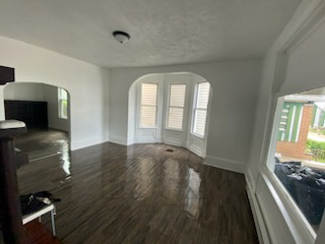 734 5th Ave Unit 1, Coraopolis, PA 15108 Room for Rent in Coraopolis