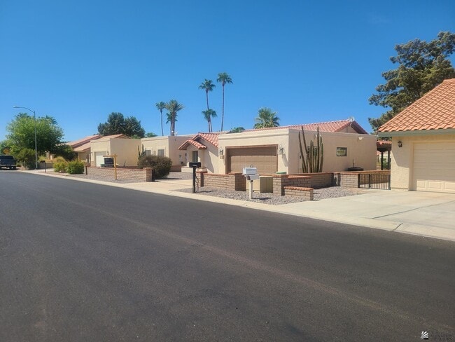 Building Photo - 12500 E Del Rico