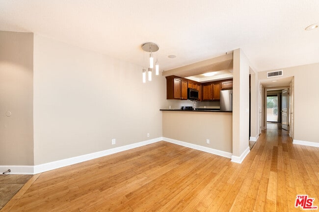 Building Photo - 1633 S Bentley Ave