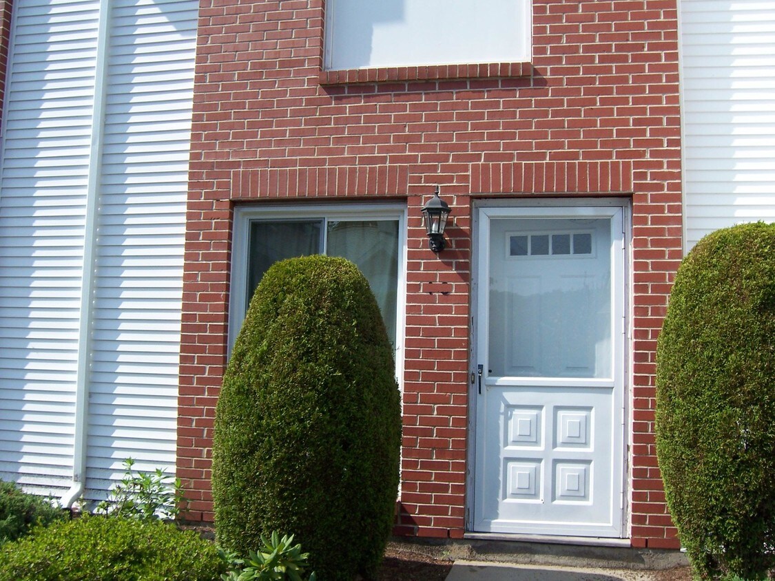 585 Park Rd, Waterbury, CT 06708 Townhome Rentals in Waterbury CT