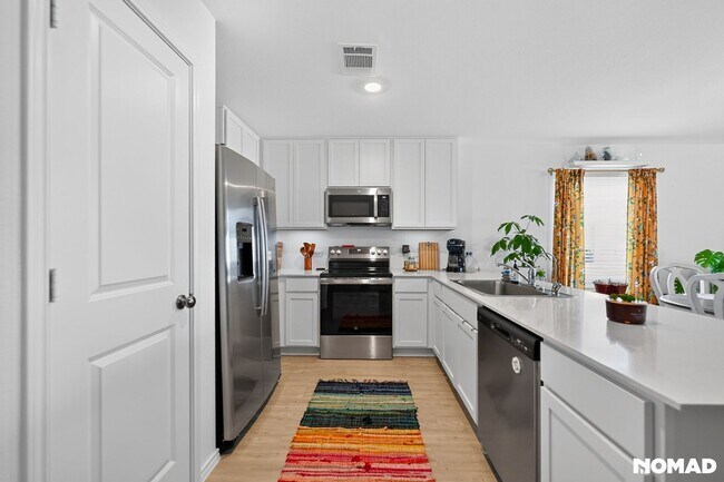 Building Photo - 408 Heritage Grvs Rd
