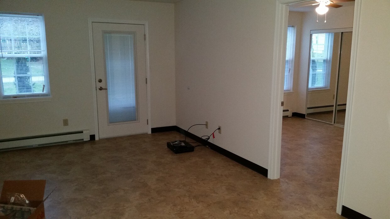 LR door leads to deck or patio - 751 George St