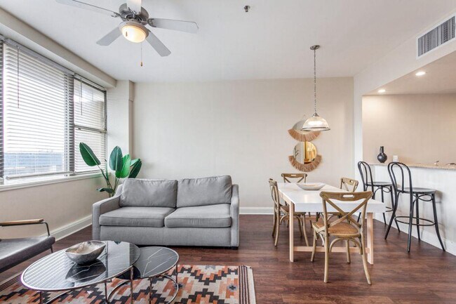 Building Photo - 925 Common St