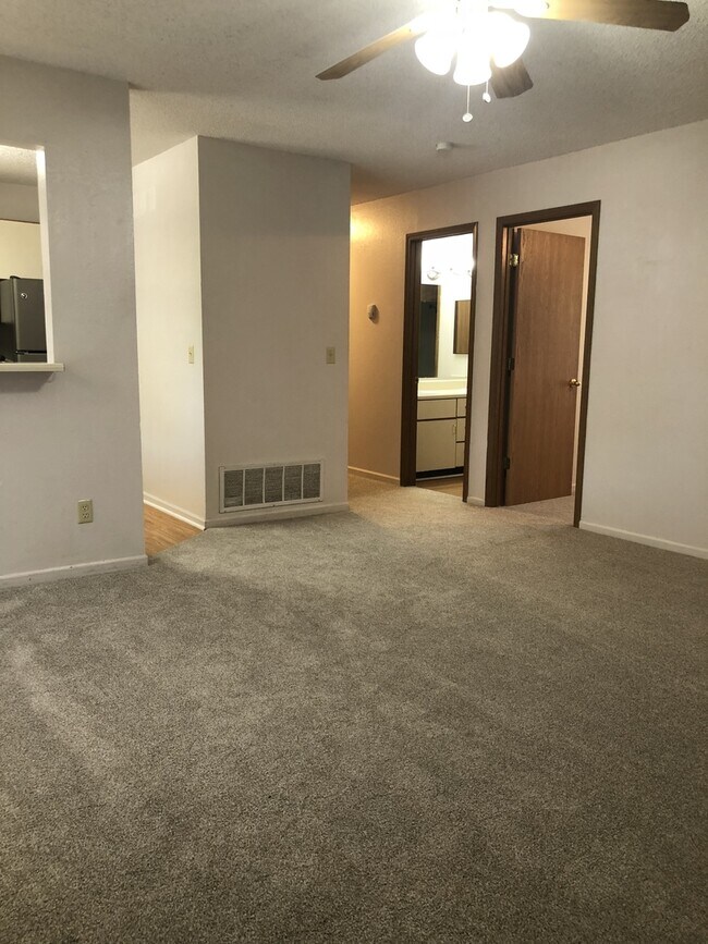 MacKenzie Place Apartments in Lawrence, KS