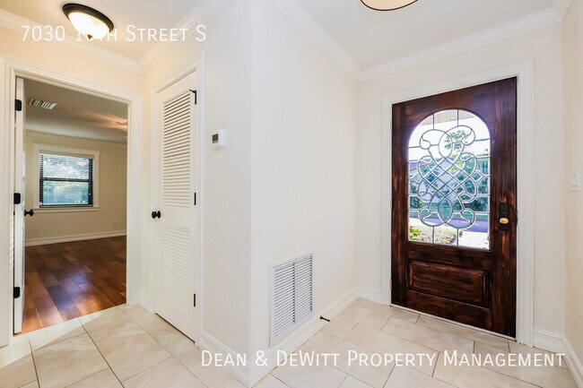 Foto del edificio - 7030 16th St S