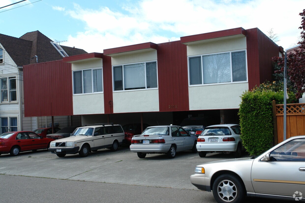 Building Photo - Roosevelt Avenue Apts