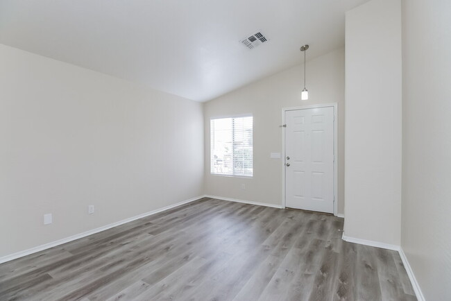 Building Photo - 1123 E Stardust Way