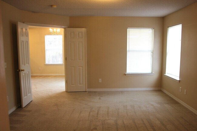 Building Photo - 2028 Reserve Blvd