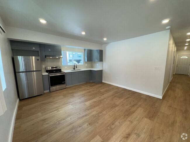 Building Photo - 553 N Flores St
