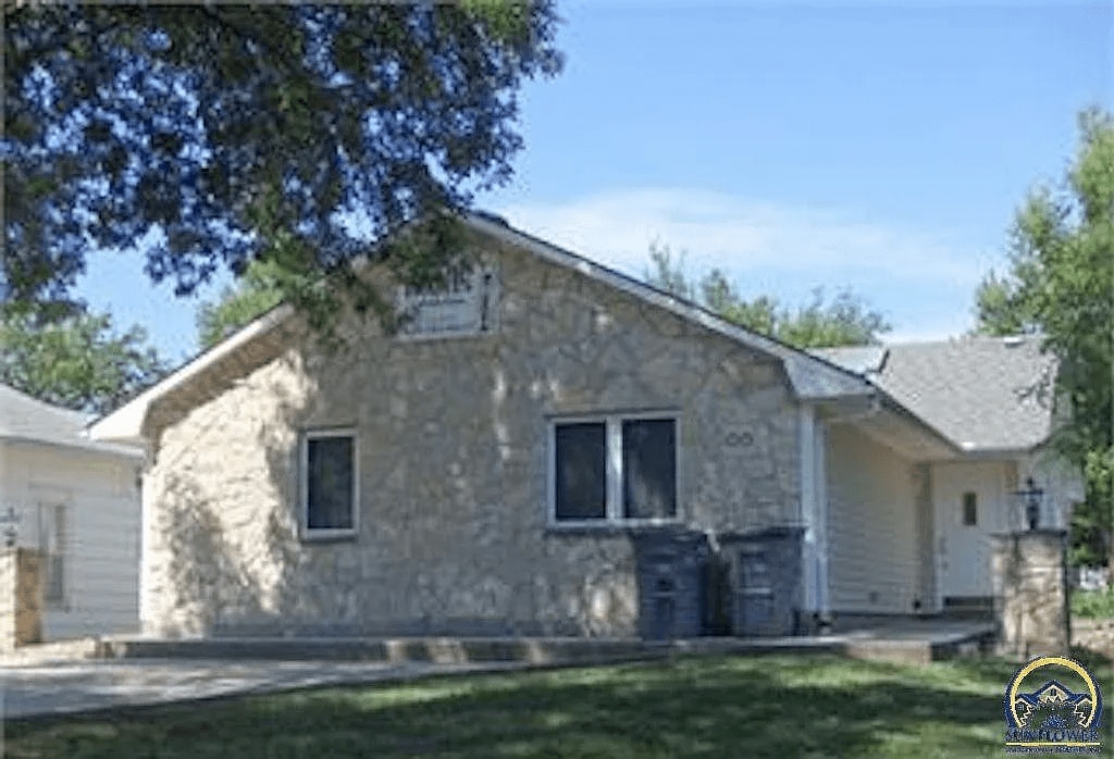 Front Duplex - 1015 Sylvan St
