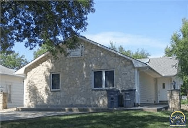 Building Photo - 1015 Sylvan St