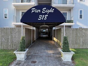 Building Photo - 318 Lake Marina Ave