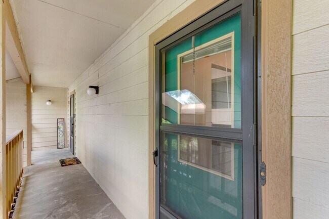 Foto del edificio - Cozy Condo in Convenient Location with Mou...