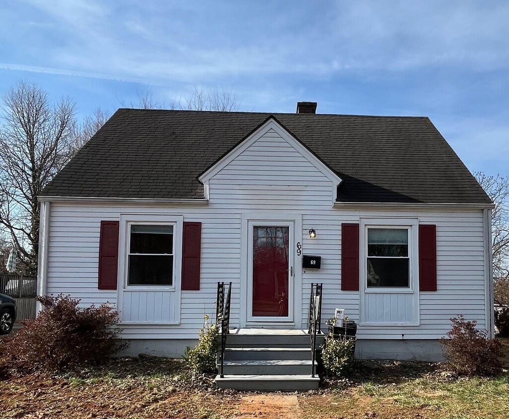 Primary Photo - Lovely home in Bardstown