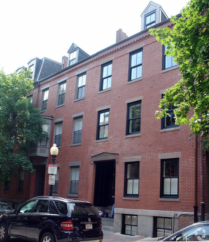 Primary Photo - 24 Hanson St