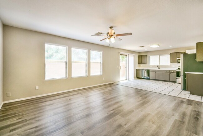 Foto del edificio - 2236 E Spruce Dr
