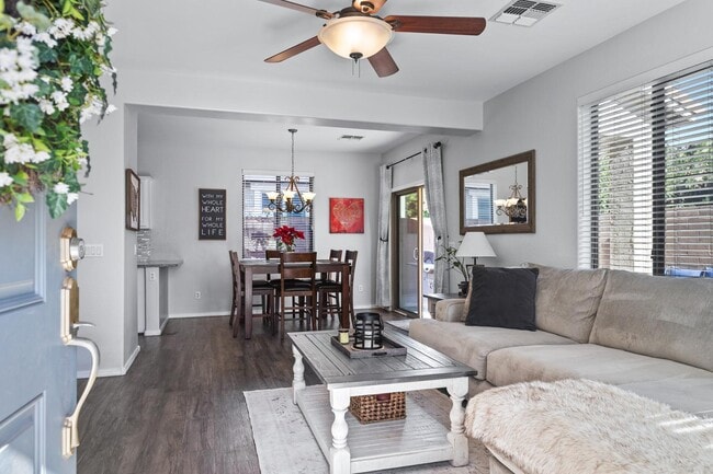 Building Photo - 3846 E Palmer St