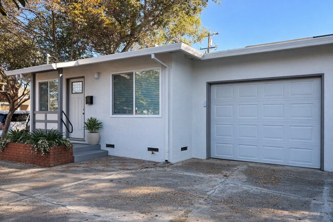 Entrada principal / Garaje - 340 College Ave