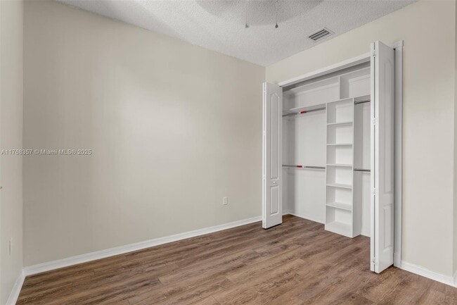 Foto del edificio - 1856 NE 3rd Ct