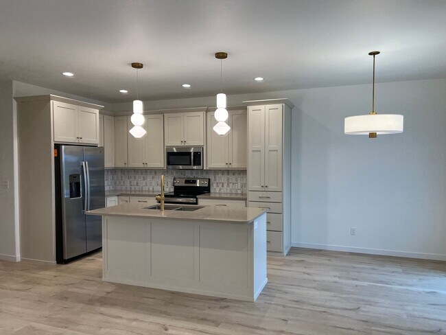 Building Photo - New 3 Bedroom/2.5 Bathroom House - Rent Wi...