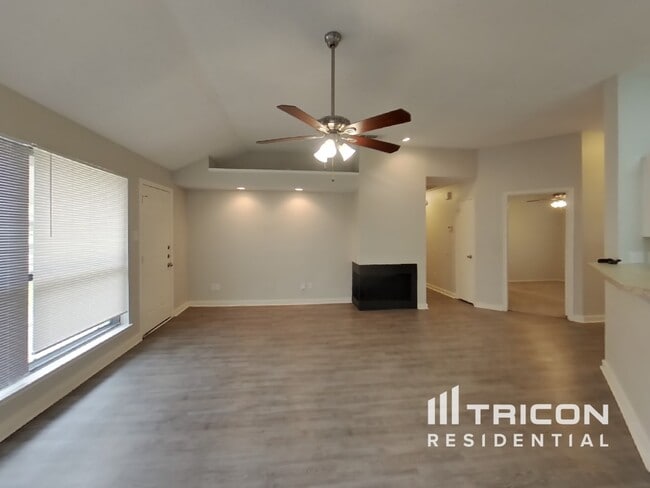 Building Photo - 6912 Rolling Creek Lane Dallas TX