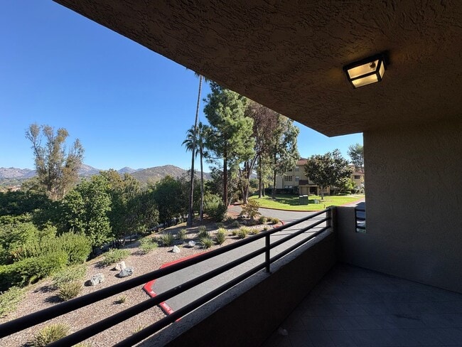 Building Photo - Move-In Ready Condo Overlooking The Height...