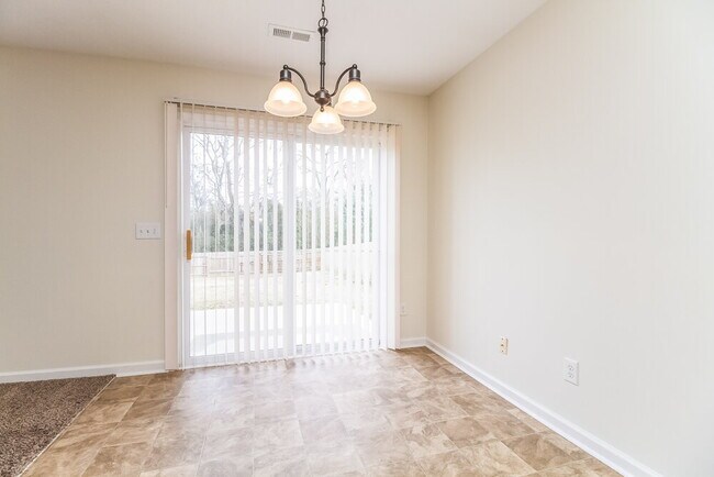 Foto del edificio - 4565 Hawthorn Dr