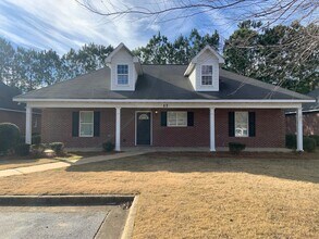 Building Photo - 802 W Longleaf Dr