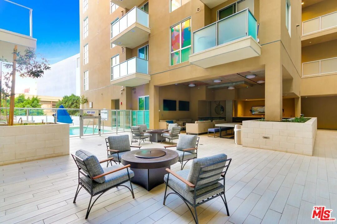 Foto del edificio - 1249 S Grand Ave