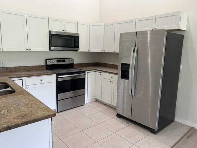 Building Photo - 37215 Grassy Hill Ln