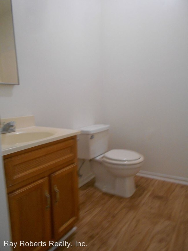 Building Photo - 637 S MCDONNELL Ave