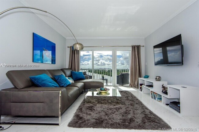 Foto del edificio - 300 Bayview Dr