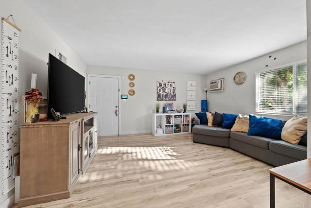 Foto del edificio - 1280 W Main St