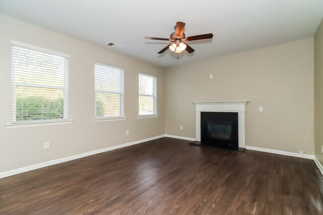Foto del edificio - 211 Susie Creek Ln