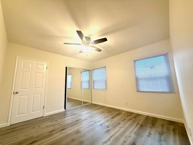 Building Photo - 3327 S Durango Ave